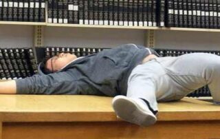 5 sintomas que você passa muito tempo na biblioteca